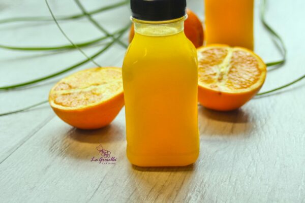 Botellita de zumo natural de naranja