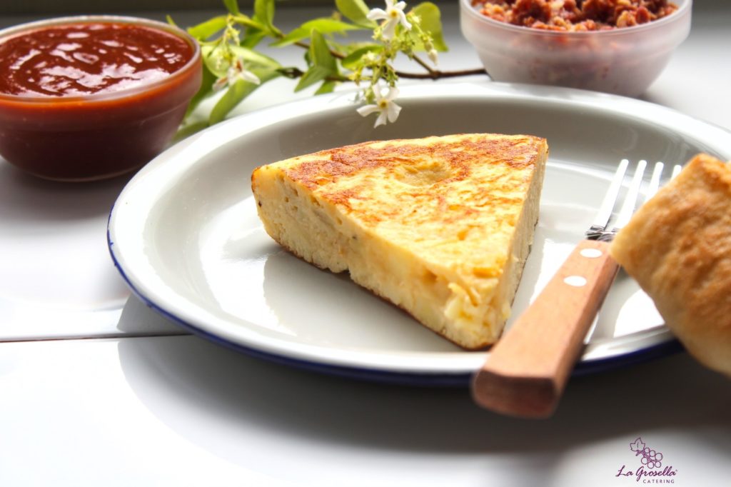 Pincho de tortilla con picadillo de chorizo criollo