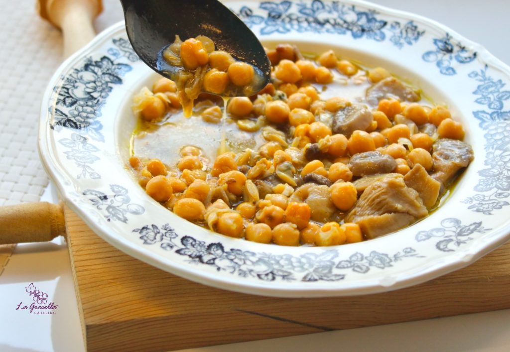 Potaje de garbanzos con setas y mejillones