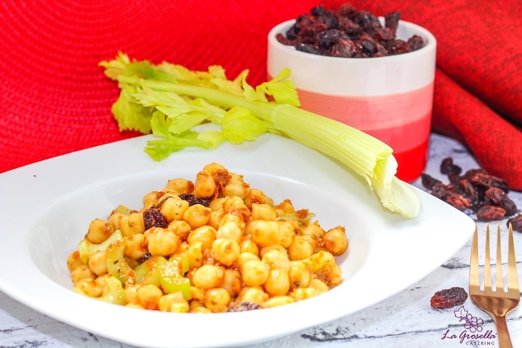 Ensalada de garbanzos con queso feta y colirábano La Grosella