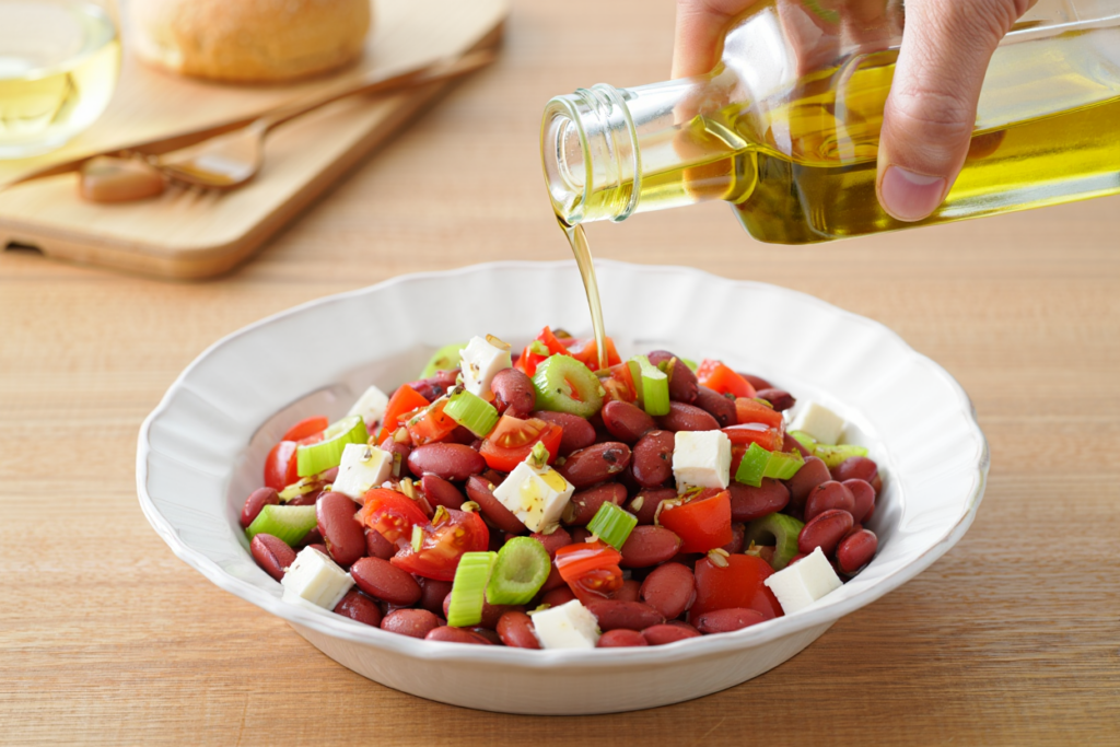 Ensalada de alubias rojas con queso latino