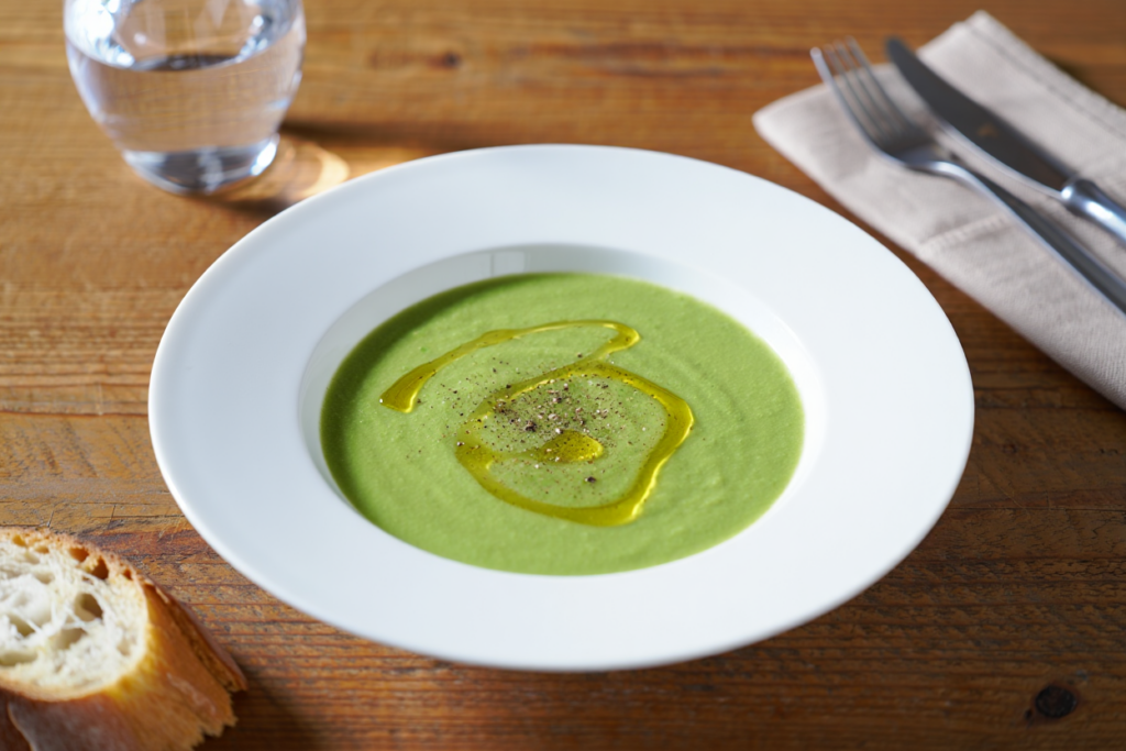 Gazpacho verde de aguacate