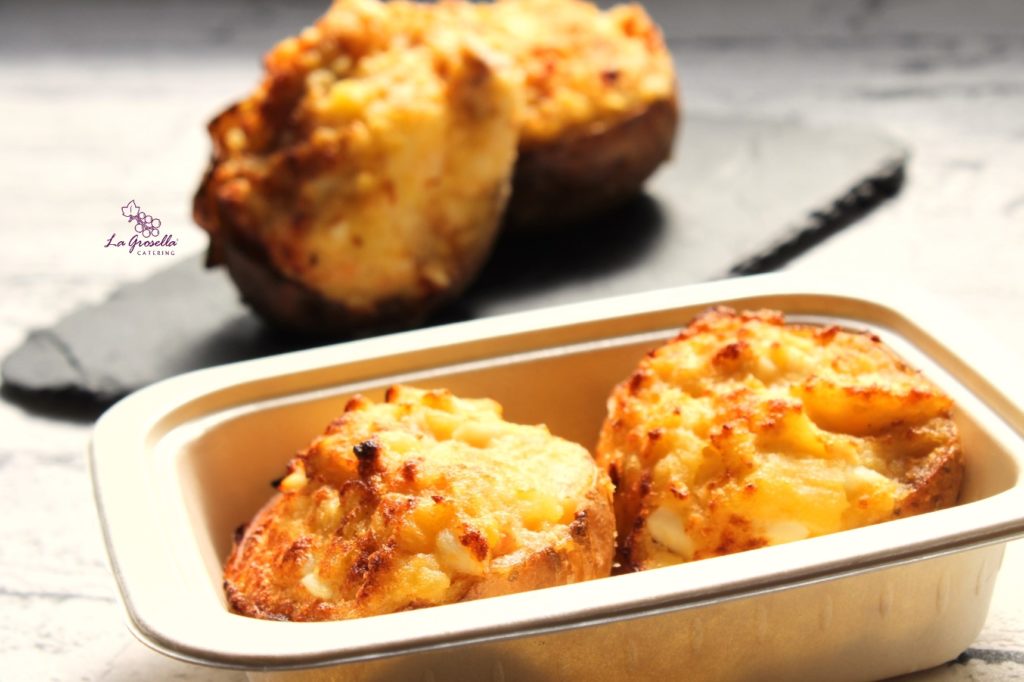 Patatas rellenas de salmón