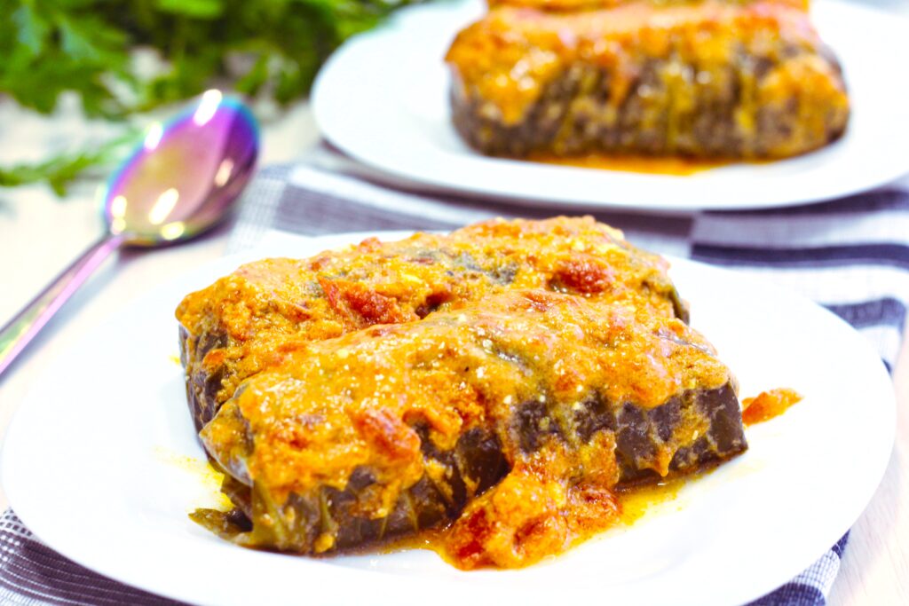 Rollitos de col china rellenos de carne y arroz