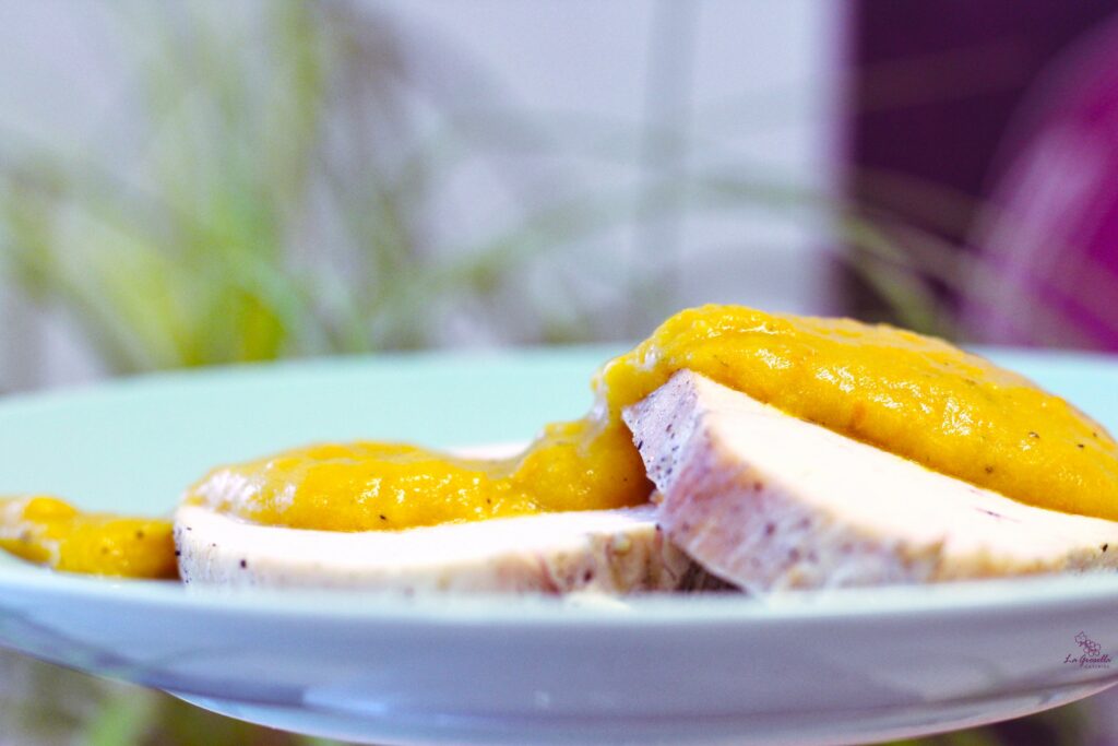 Pechuga de pavo asada con salsa de naranja