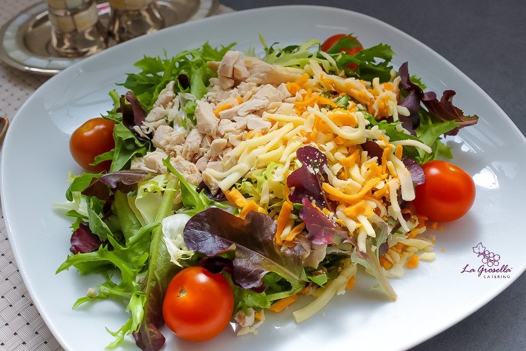 Ensalada de pollo empanado