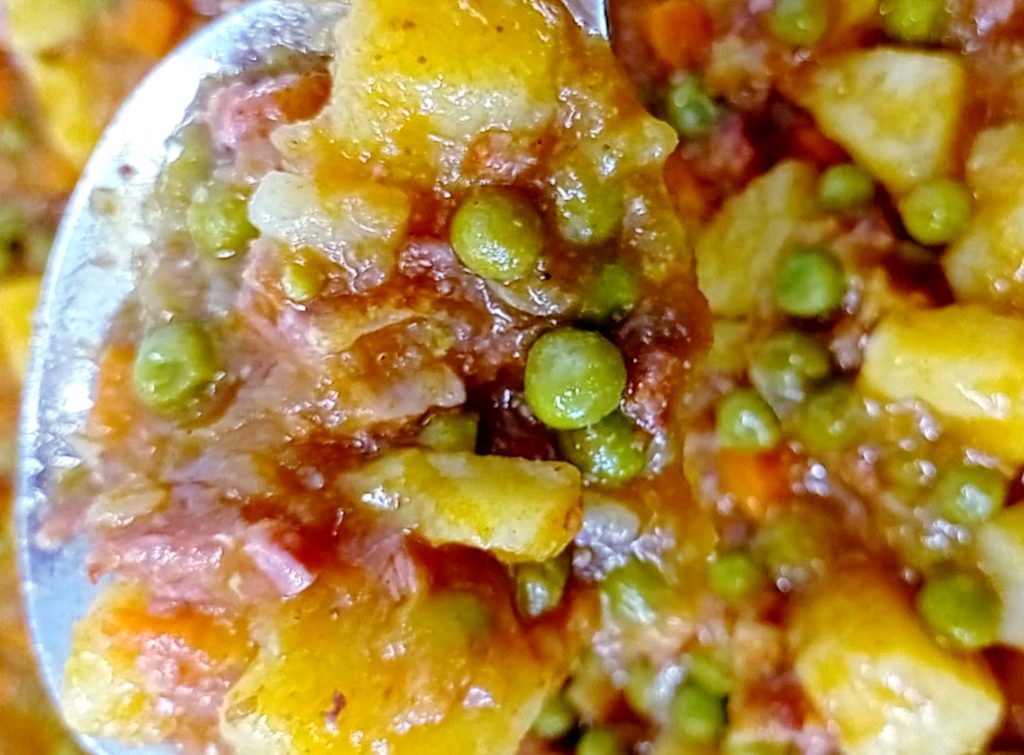 Patatas guisadas con carne de costillas