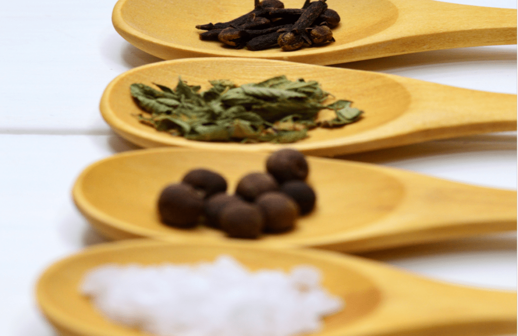 Cuatro alternativas a la sal para sazonar un plato
