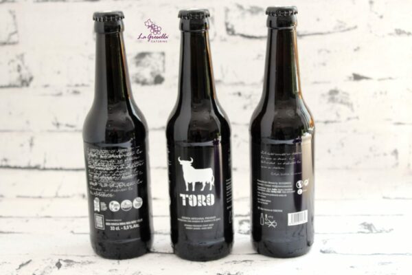 Botella de cerveza negra Toro