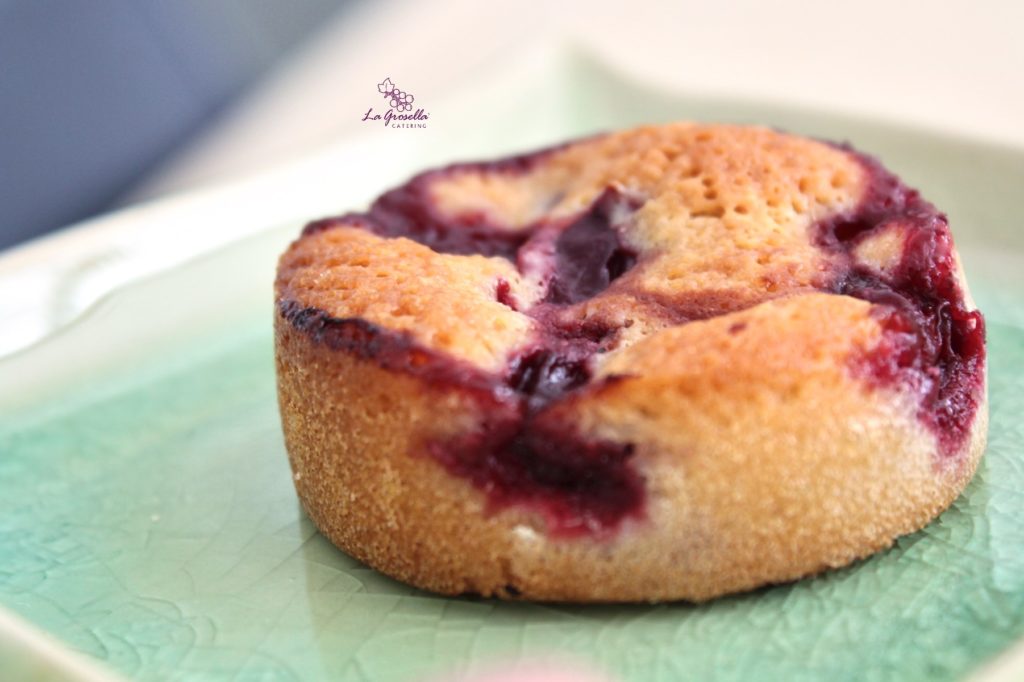 Mini financier de cerezas