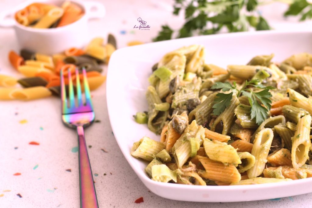 Ensalada de pasta tricolor mar y tierra
