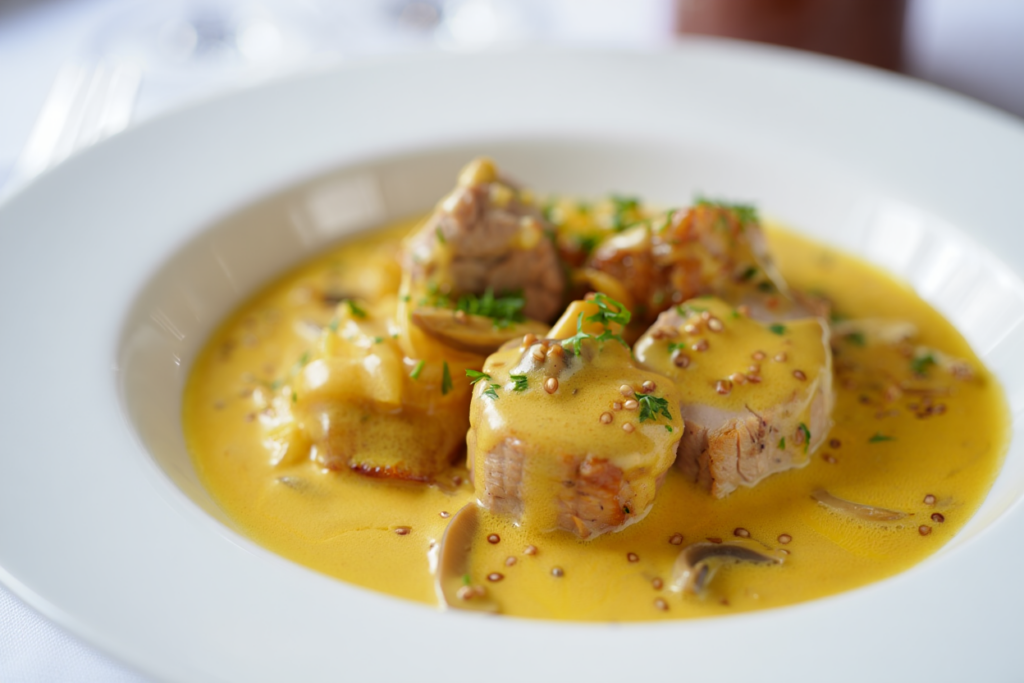 Puntas de solomillo de cerdo con salsa strogonoff