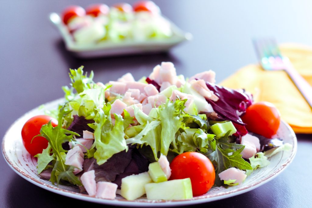 Ensalada con pavo y manzana