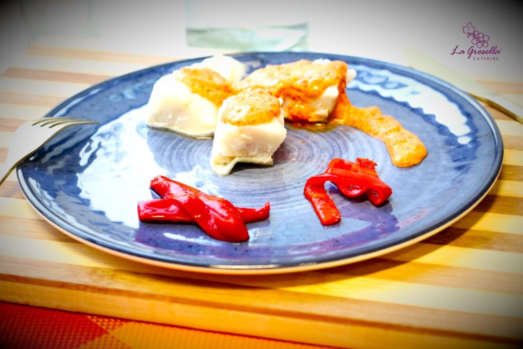 Mero con salsa de pimientos del piquillo