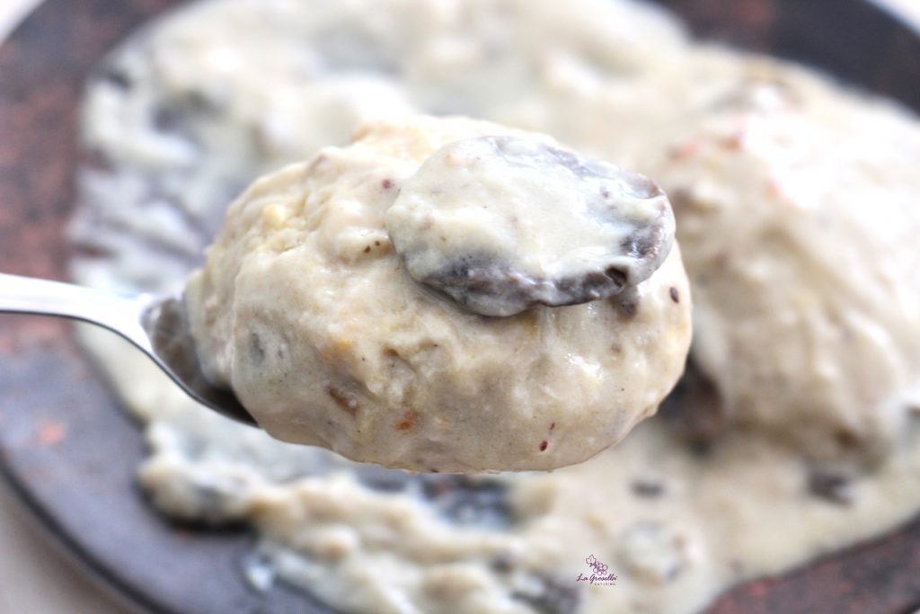 Albóndigas de pollo con salsa Strogonoff