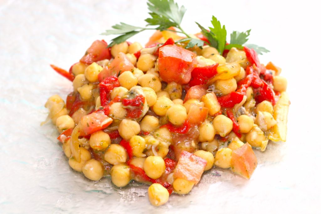 Ensalada de garbanzos con boquerones en vinagre