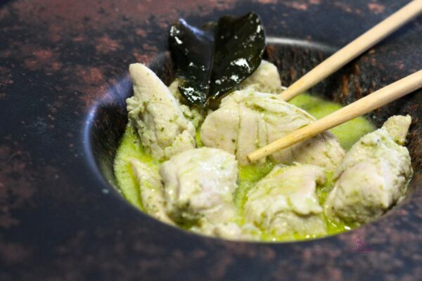 Ragú de pollo al curry verde