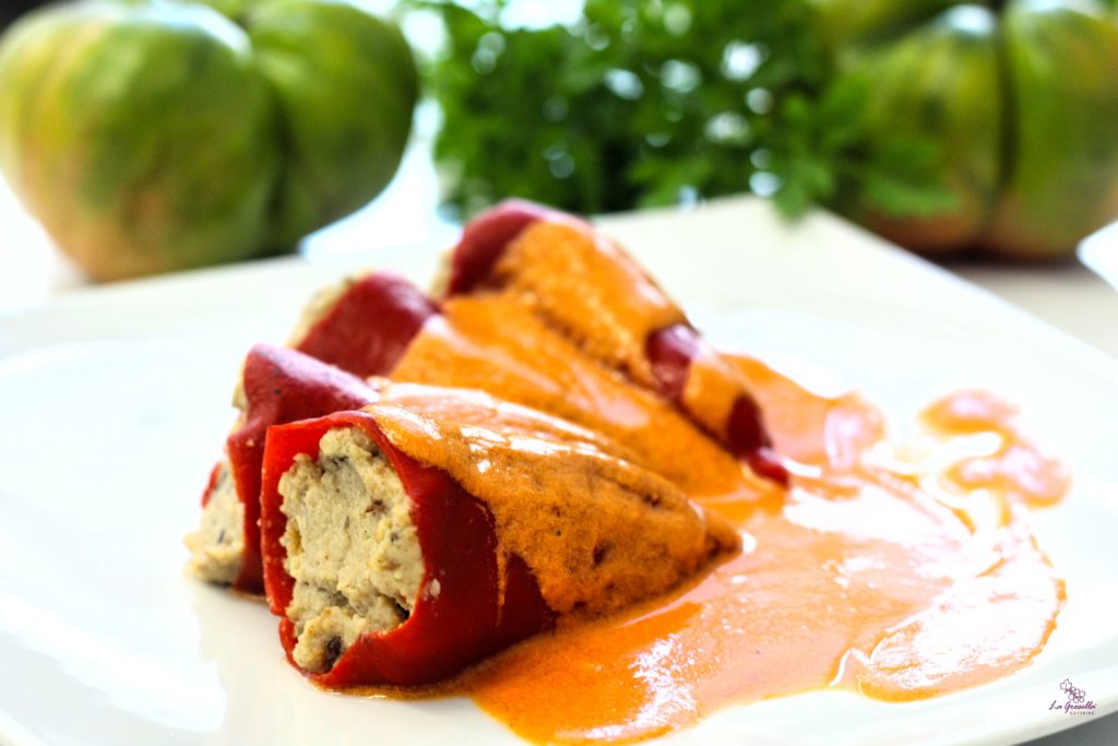 Pimientos del piquillo rellenos de pollo y setas