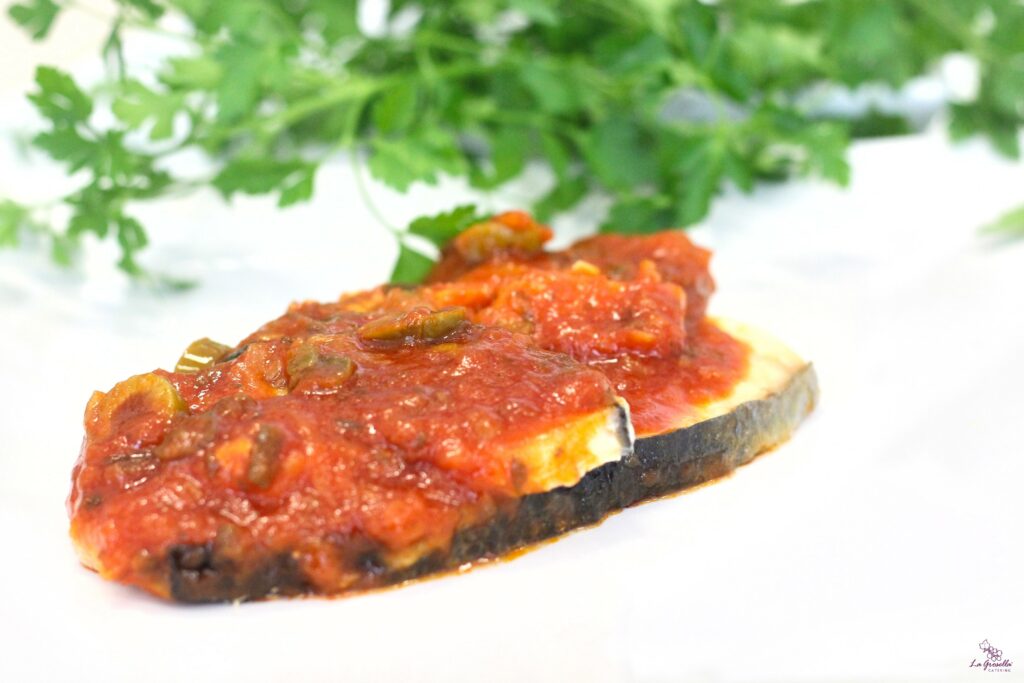 Marrajo con salsa de tomate