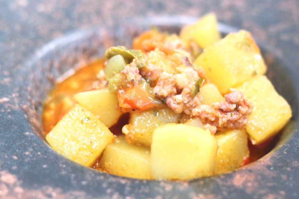 Patatas guisadas con con chorizo criollo