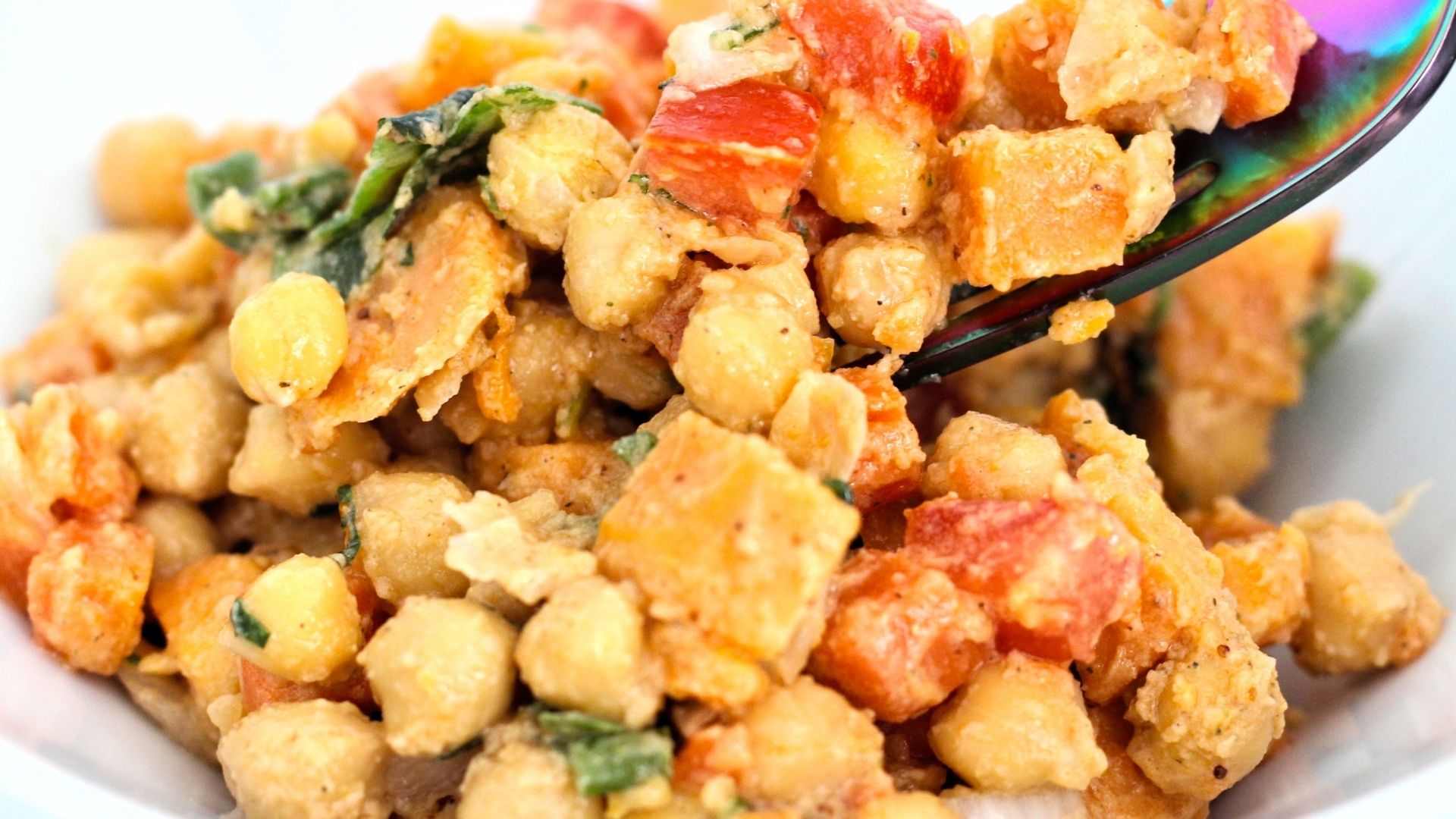 Cuida tu alimentación con esta ensalada de garbanzos y boniato