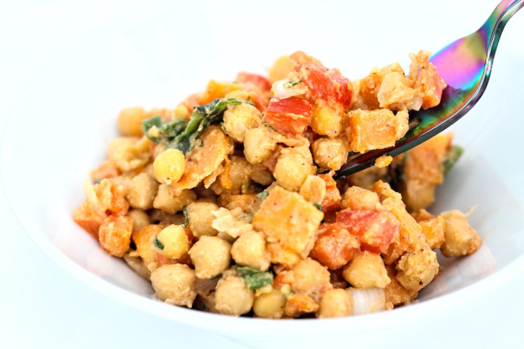 Ensalada tailandesa agridulce de garbanzos