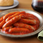 Comida a domicilio - Longanizas frescas de cerdo con salsa de tomate