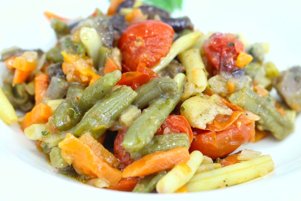 Salteado de verduras con tomate cherry asado