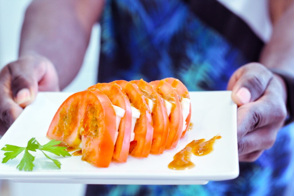 Tomate con queso de burgos y vinagreta de higos