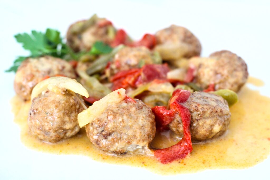 Albóndigas thai con leche de coco