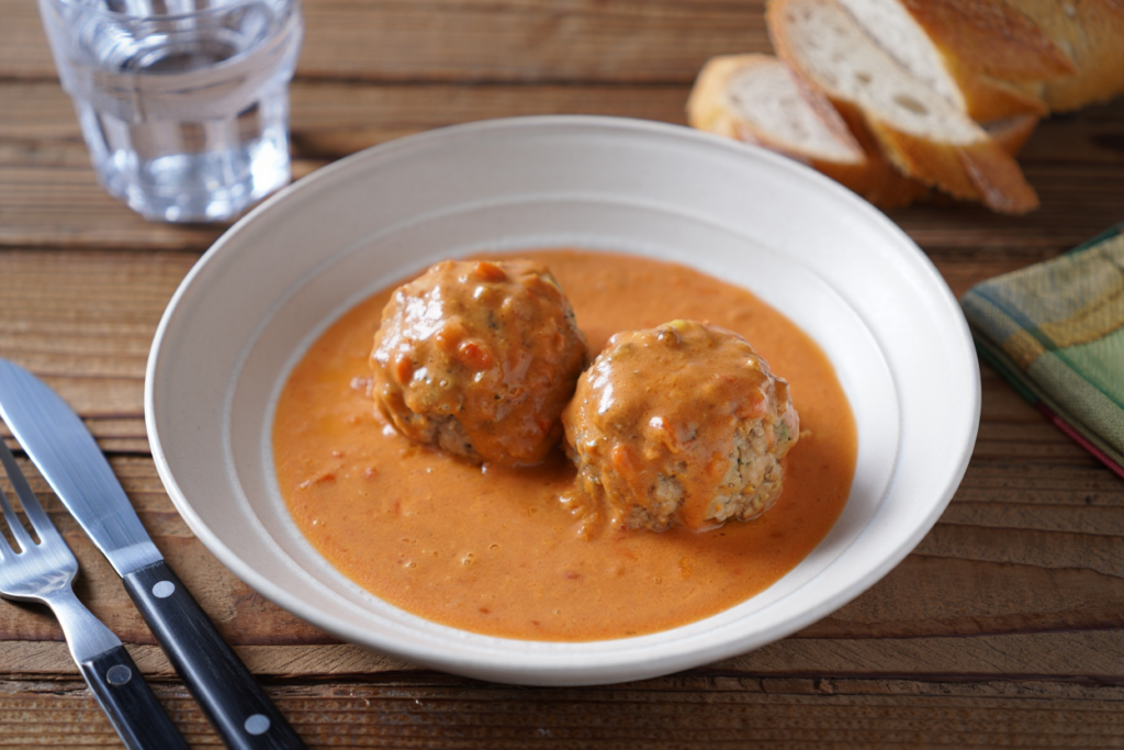 Albóndigas de pollo con salsa mixta
