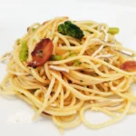 Comida a domicilio - Espaguetis con gulas al ajillo
