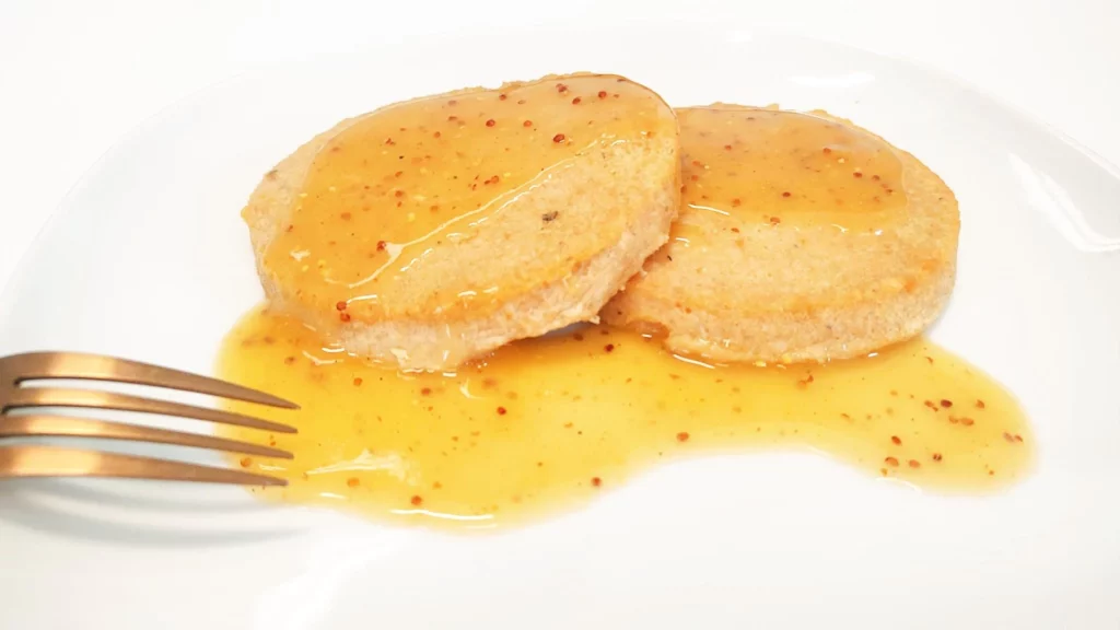 Hamburguesas de salmón con salsa mostaza y eneldo