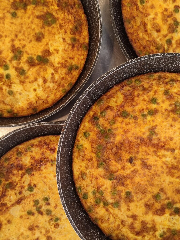 👉 1 Pincho de tortilla con atún y guisantes