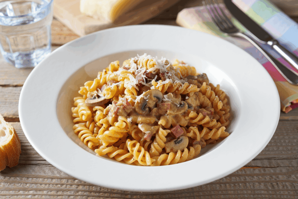 Pasta espiral con salsa Caruso