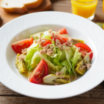 Comida a domicilio - Ensalada iceberg con atún y alcachofas