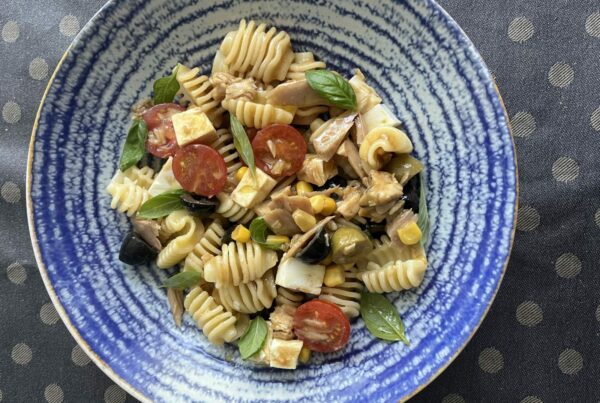 Ensalada de pasta con atún