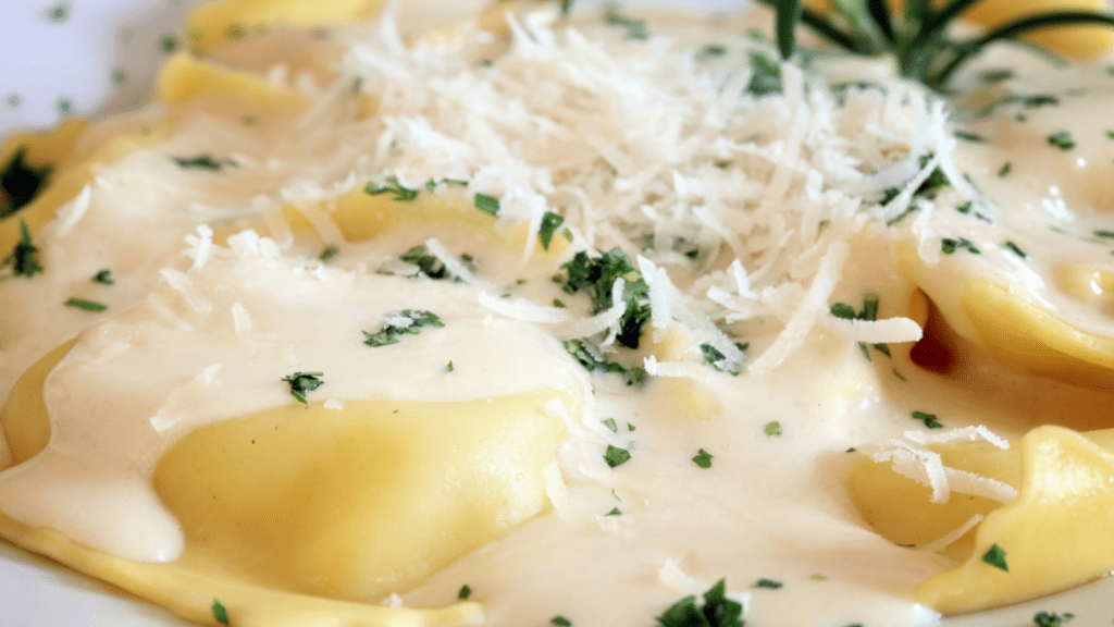 Raviolis de ricotta y langosta con salsa de yogur