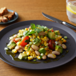 Comida a domicilio - Ensalada de alubias rojas con aguacate y cilantro
