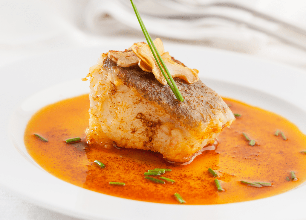 Bacalao con salsa de verduras y leche de coco