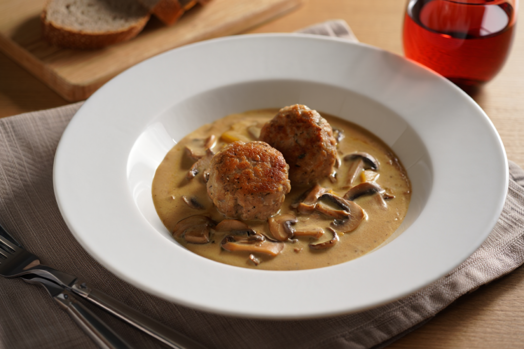 Albóndigas de pavo con salsa strogonoff de champiñones