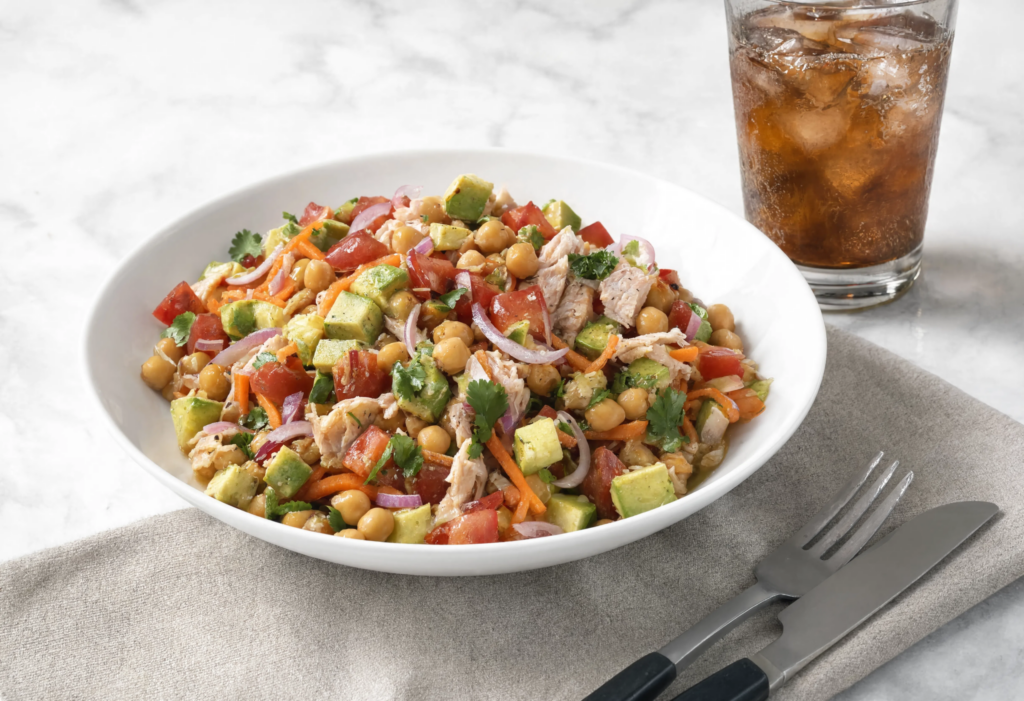 Ensalada de garbanzos con pavo, aguacate y vinagreta de Módena