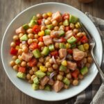 Comida a domicilio - Ensalada de salmón con garbanzos y aguacate